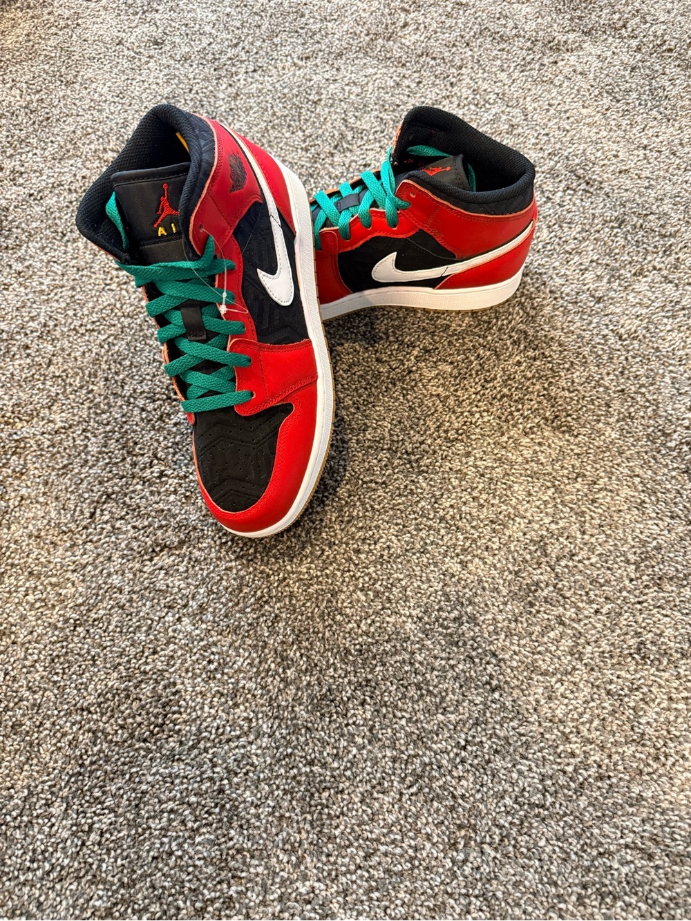 NEW - Size 7M/8.5W - Air Jordan 1 Mid Christmas Edition Sneakers - DQ8417-006